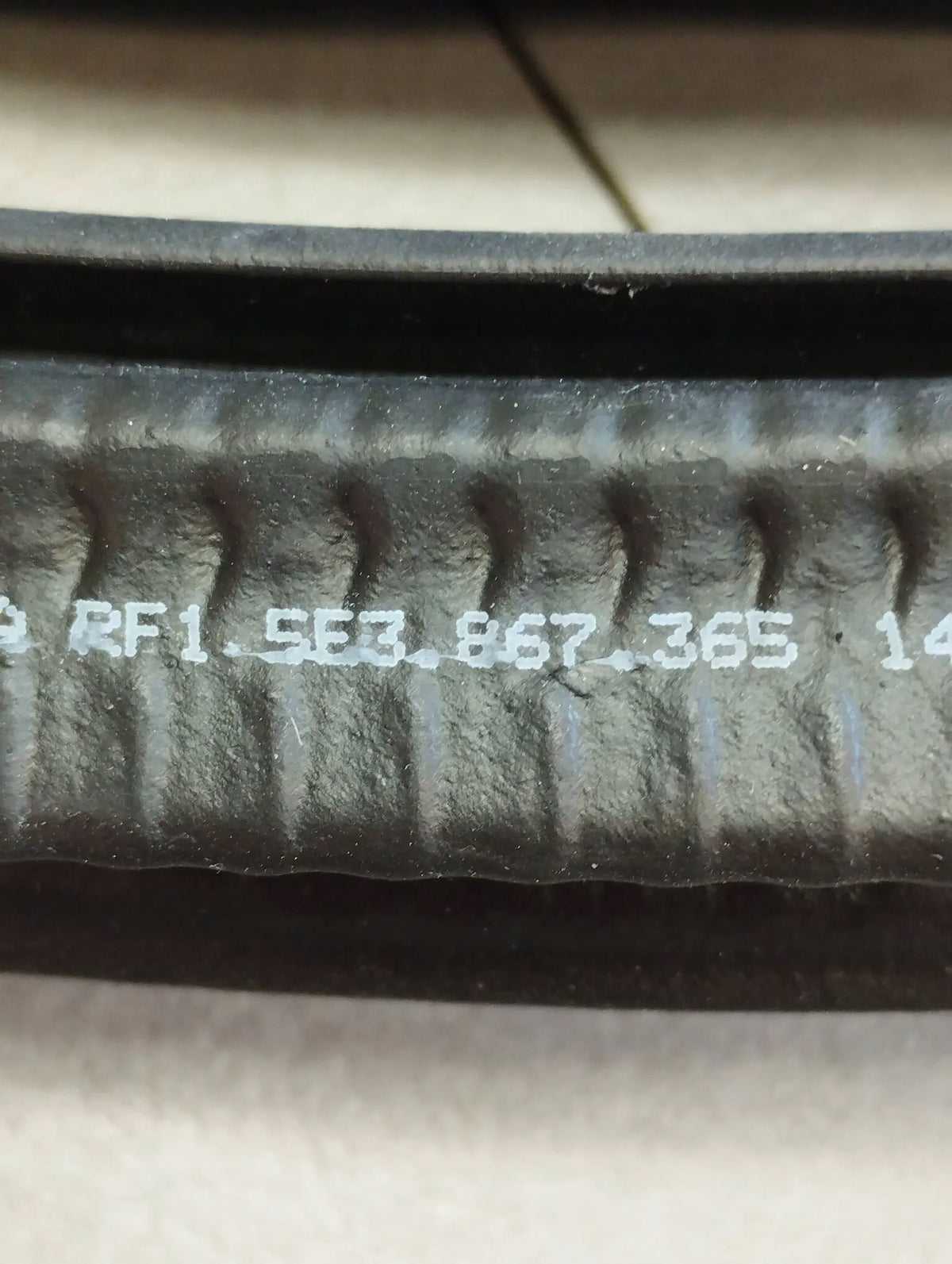 Skoda Octavia Mk4 HB DOOR SEAL RIGHT FRONT 5E3867365