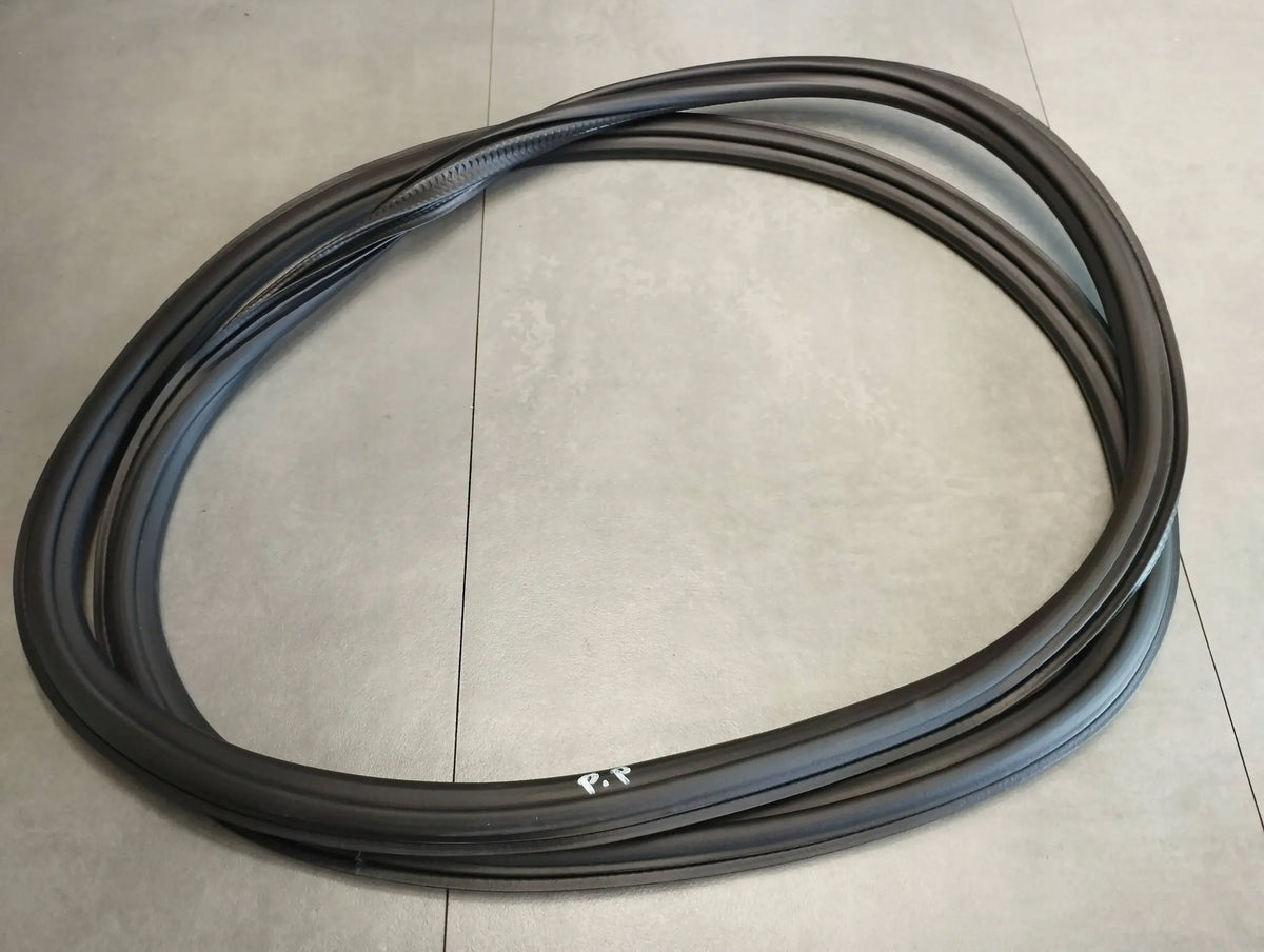 Skoda Octavia Mk4 HB DOOR SEAL RIGHT FRONT 5E3867365