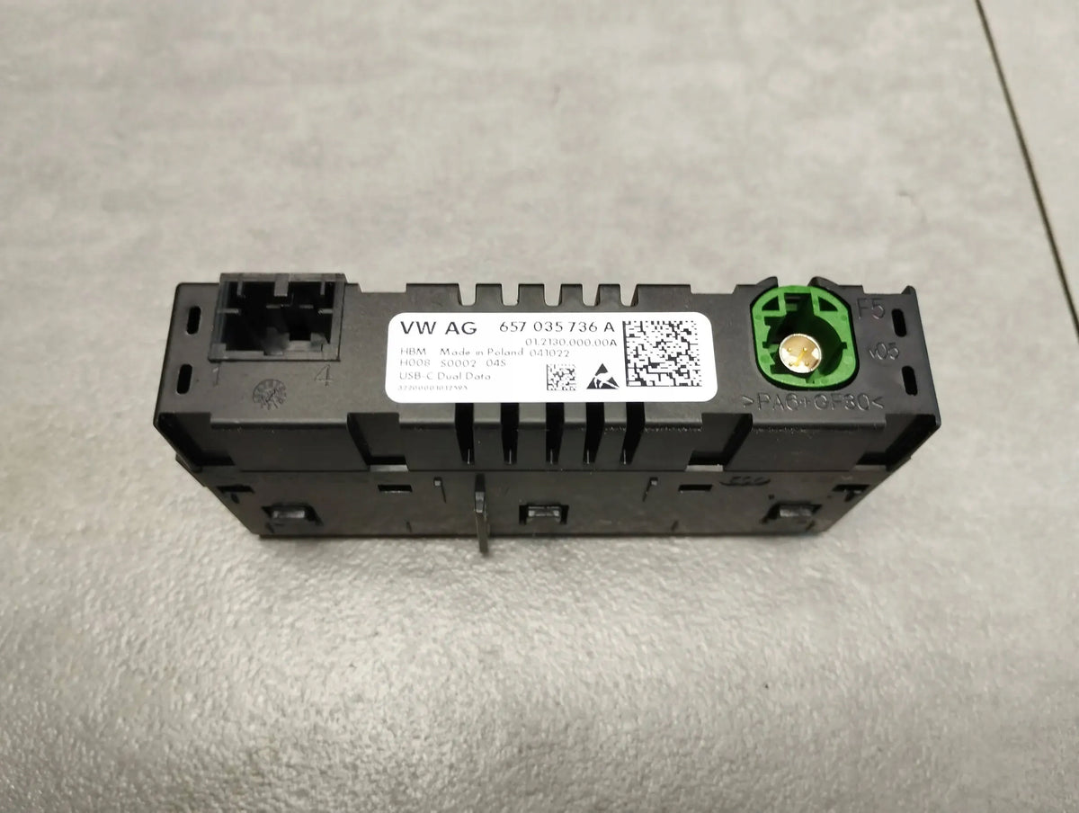 Skoda Octavia Mk4 USB 657035736A PORT SOCKET