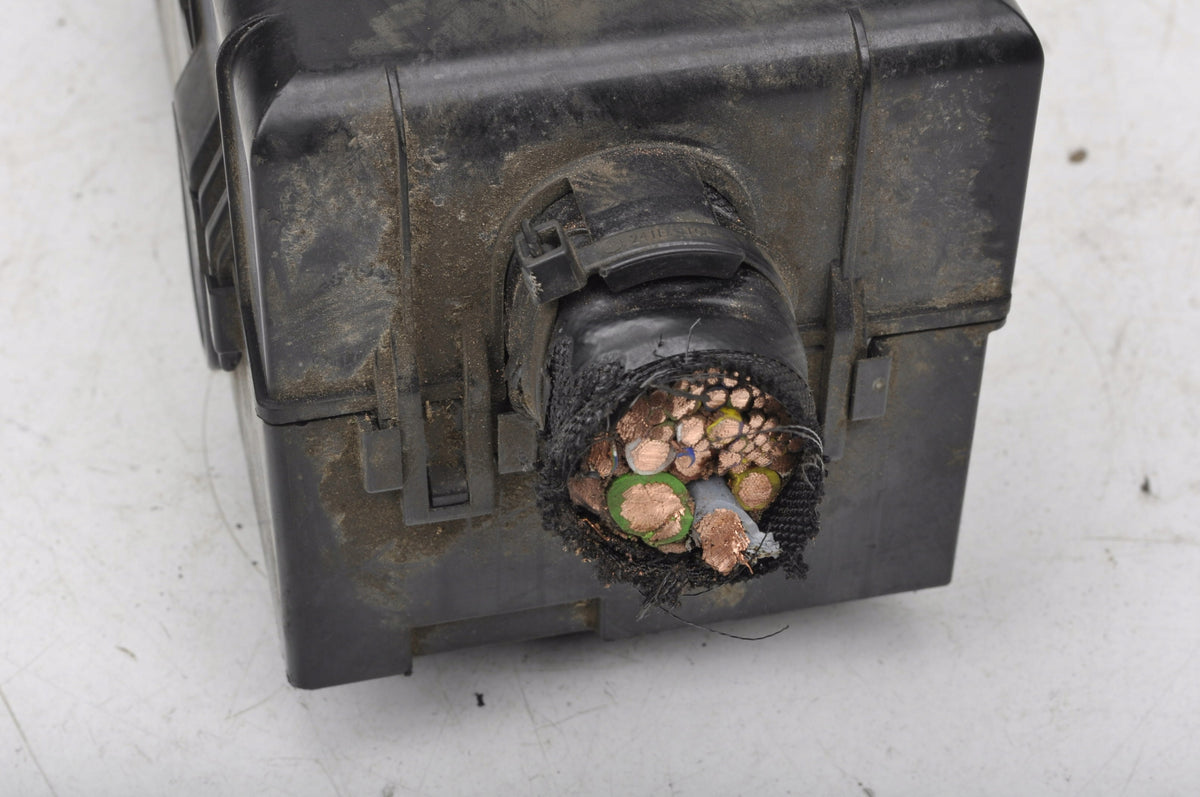 TRANSIT CUSTOM 2.2 TDCi FUSE BOX BK2T-14A175-CA