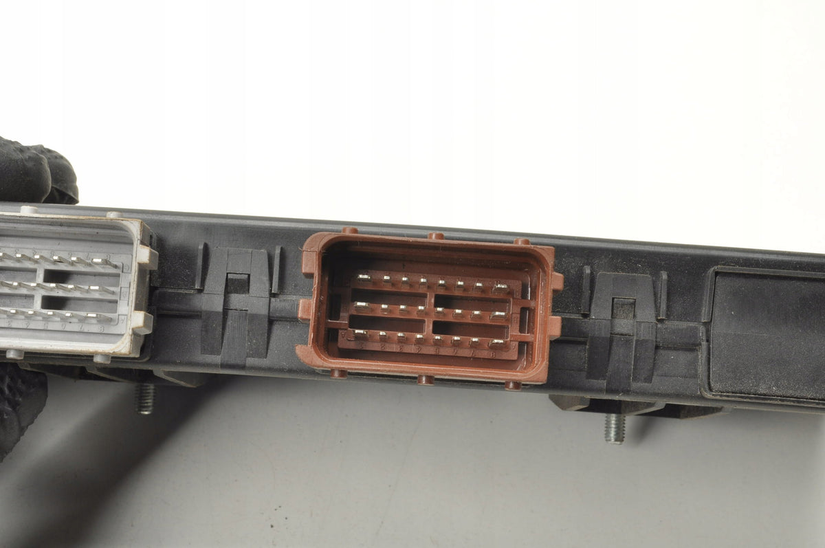 Tesla Model S MODULE SEAT CONTROLLER LEFT FRONT 30100334