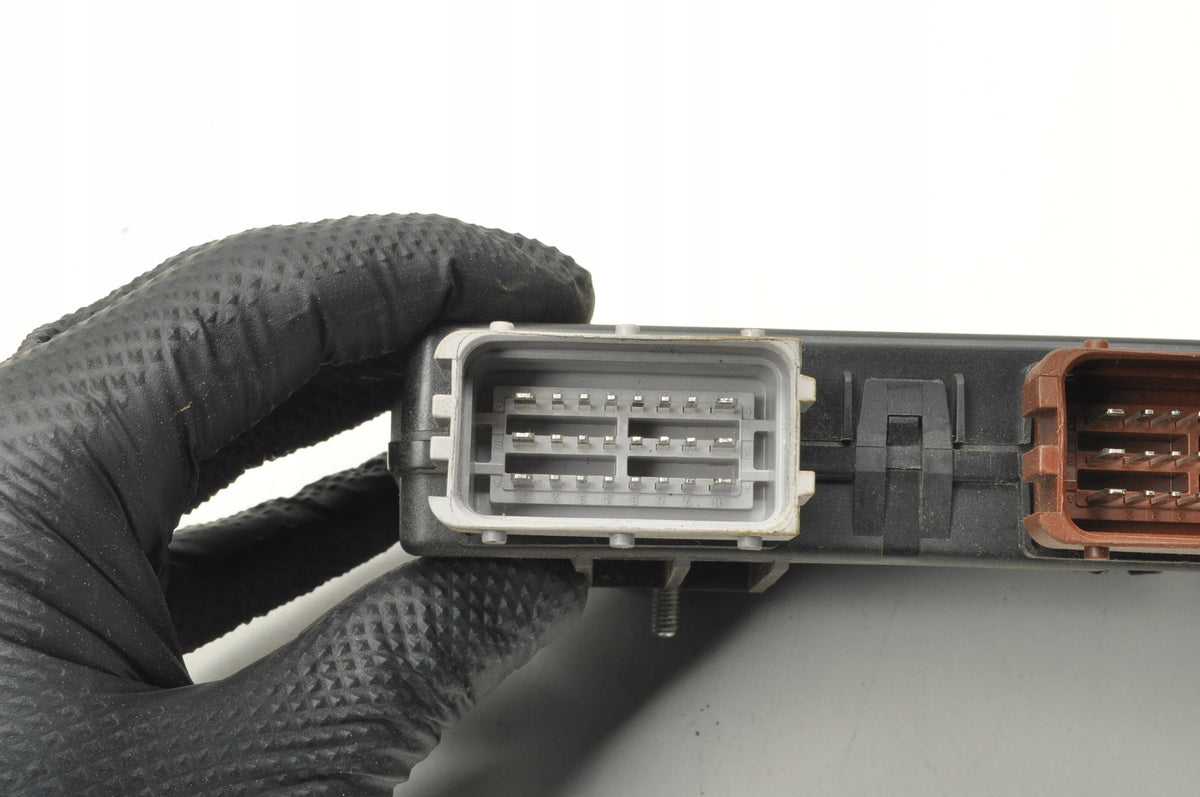 Tesla Model S MODULE SEAT CONTROLLER LEFT FRONT 30100334