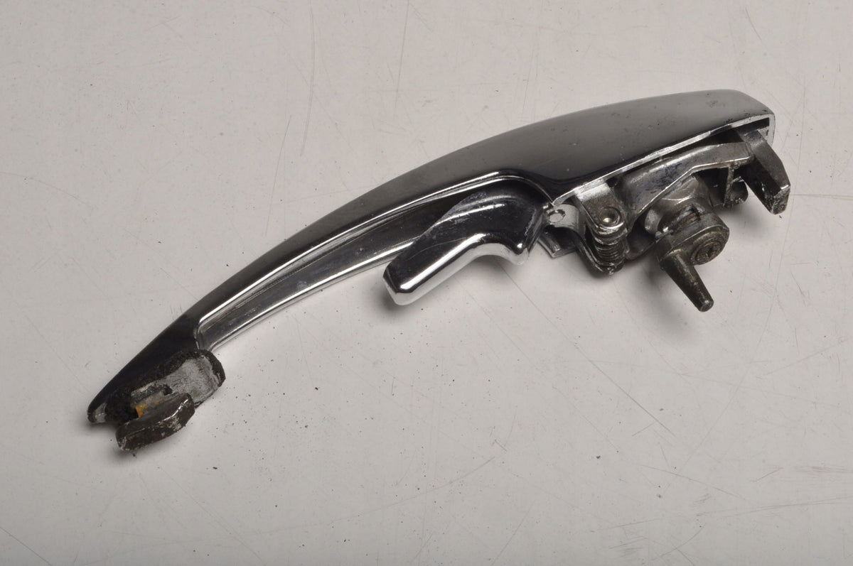 VOLKSWAGEN BEETLE 1300 DOOR HANDLE EXTERIOR LEFT FRONT