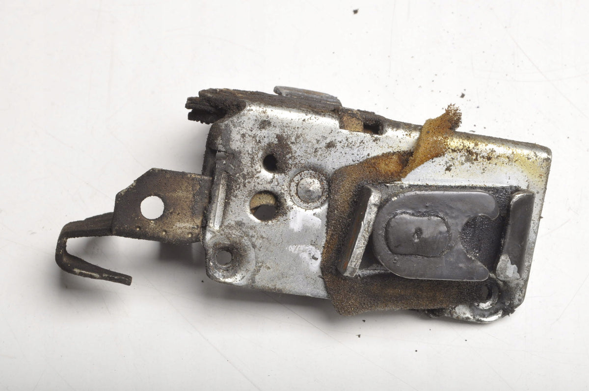 VOLKSWAGEN BEETLE 1300 DOOR LOCK LEFT FRONT