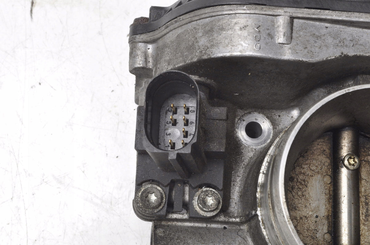 VOLKSWAGEN BORA 2.0i THROTTLE 06A133066E