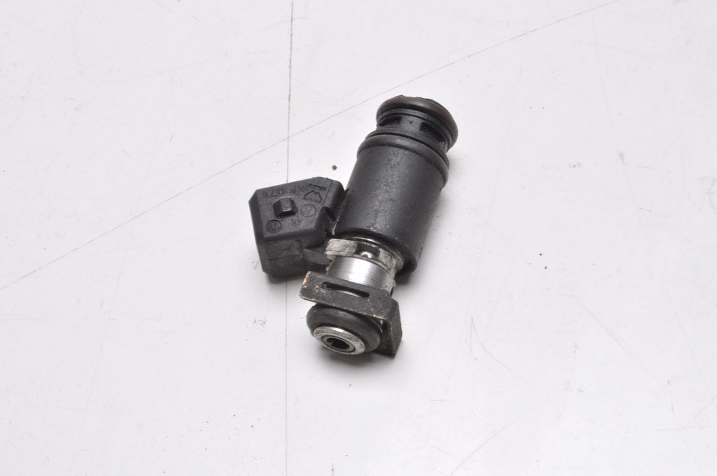 VOLKSWAGEN BORA 2.3 V5 150KM INJECTION INJECTOR 021031B