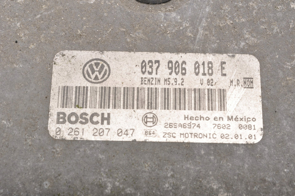 VOLKSWAGEN GOLF III 2.0 8V COMPUTER ENGINE CONTROLLER 037906018E