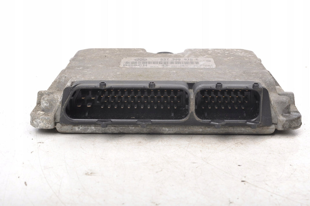 VOLKSWAGEN GOLF III 2.0 8V COMPUTER ENGINE CONTROLLER 037906018E