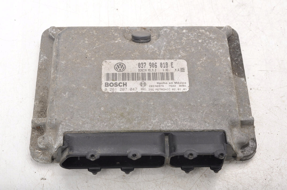 VOLKSWAGEN GOLF III 2.0 8V COMPUTER ENGINE CONTROLLER 037906018E