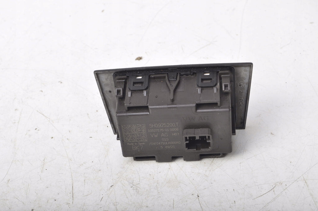VOLKSWAGEN GOLF VIII EMERGENCY LIGHT SWITCH 5H0925200T