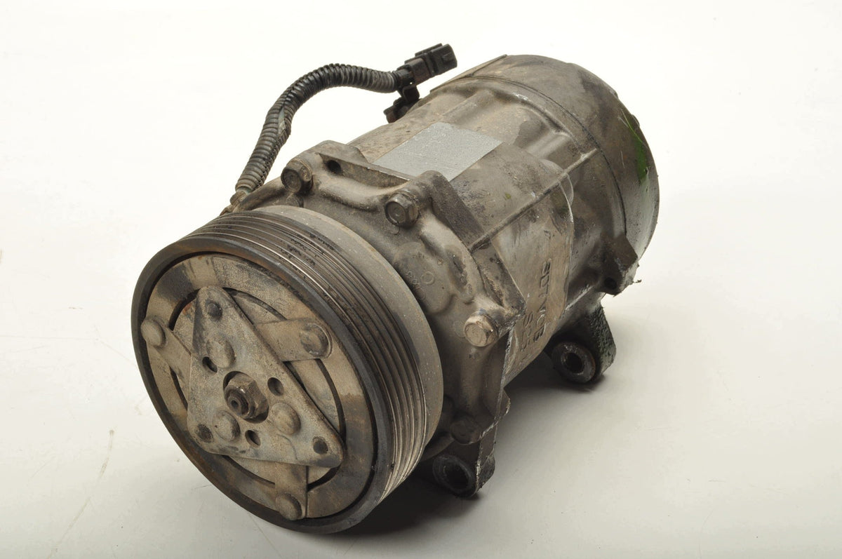 VOLKSWAGEN NEW BEETLE 2.0 8V 115KM AIR CONDITIONING COMPRESSOR