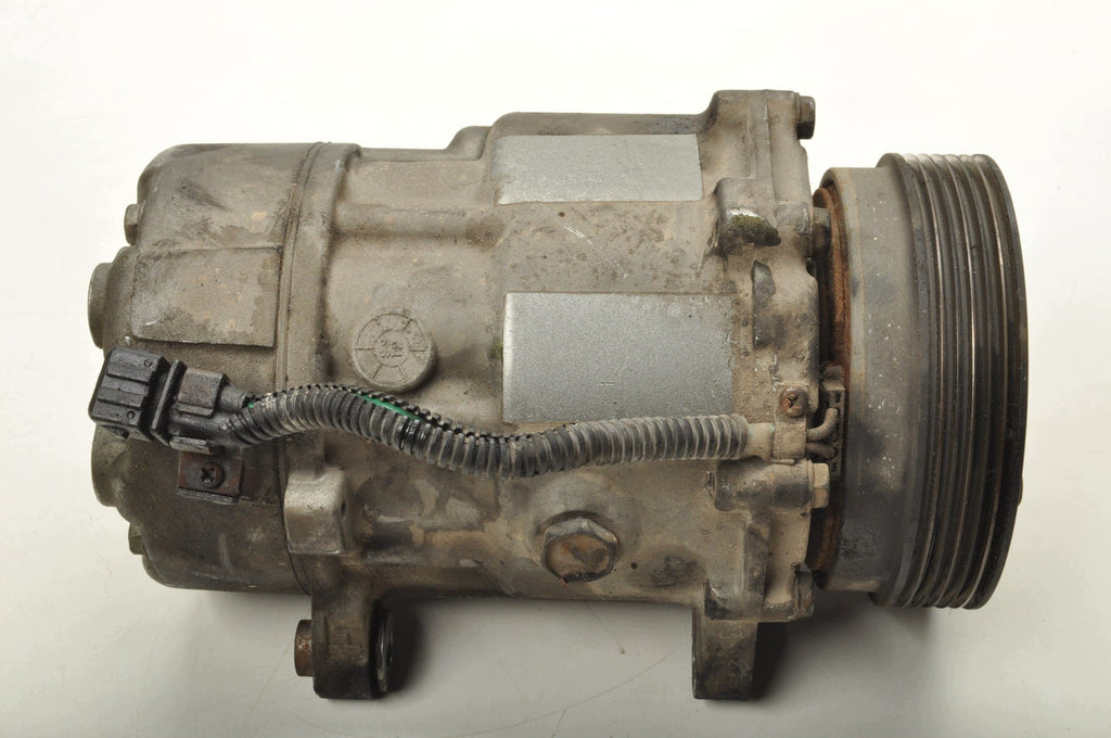 VOLKSWAGEN NEW BEETLE 2.0 8V 115KM AIR CONDITIONING COMPRESSOR