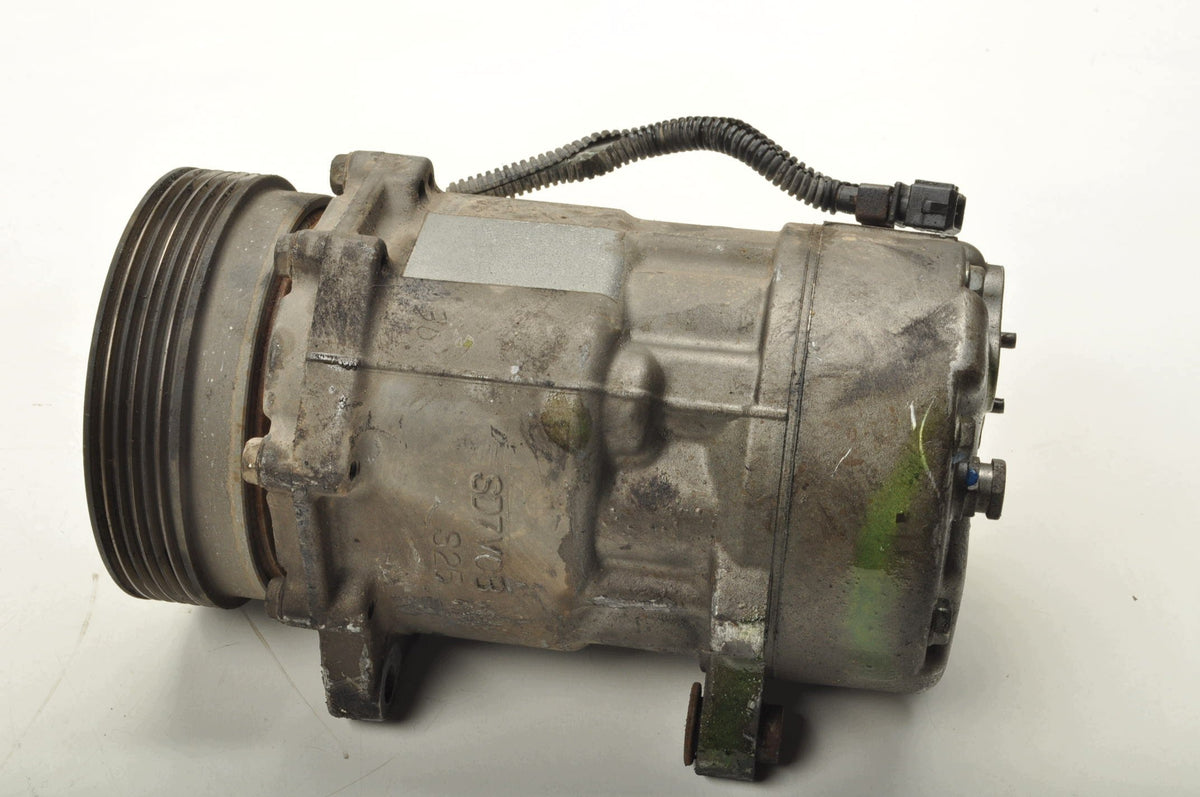 VOLKSWAGEN NEW BEETLE 2.0 8V 115KM AIR CONDITIONING COMPRESSOR