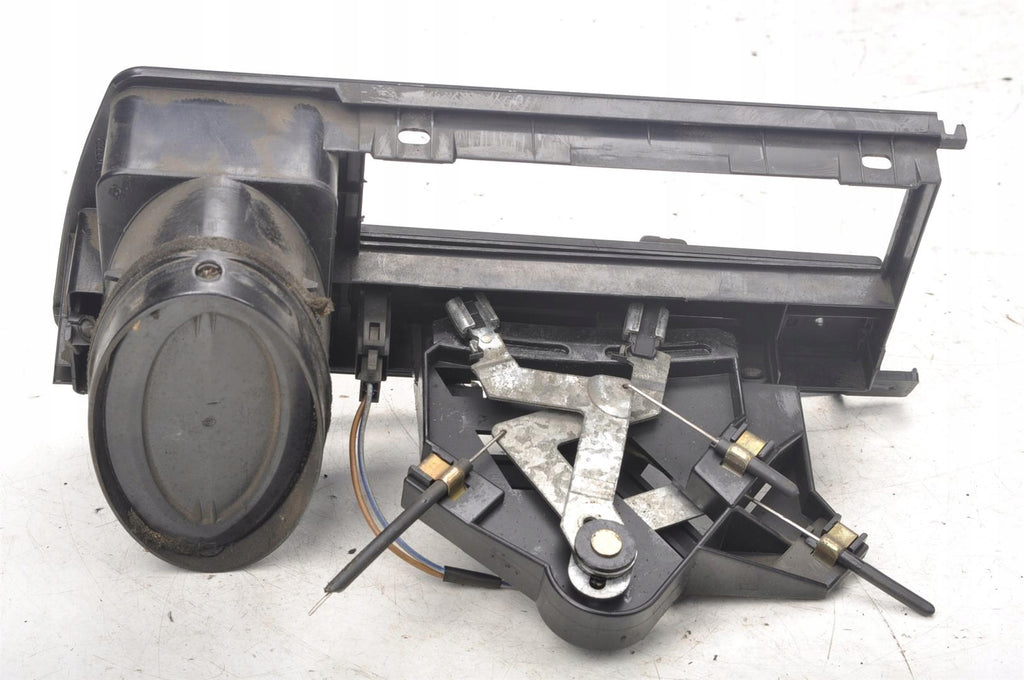 VOLKSWAGEN PASSAT B2 AIR SUPPLY PANEL 1986