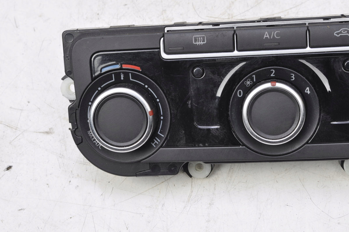 VOLKSWAGEN PASSAT B7 AIR SUPPLY PANEL 5HB011292