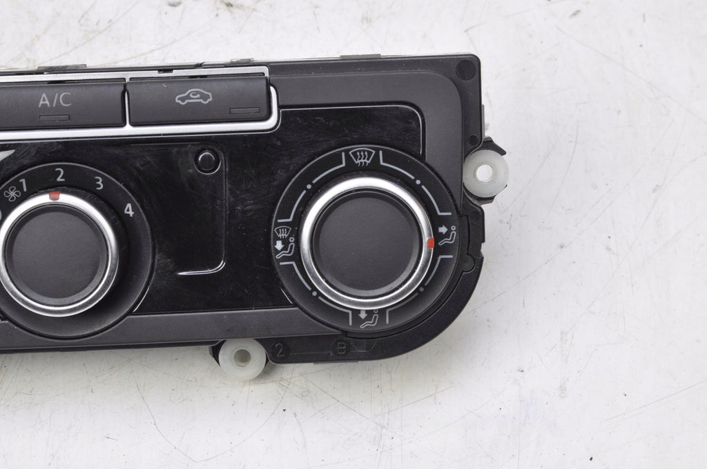 VOLKSWAGEN PASSAT B7 AIR SUPPLY PANEL 5HB011292