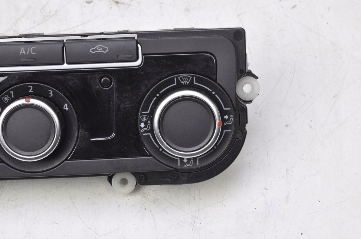 VOLKSWAGEN PASSAT B7 AIR SUPPLY PANEL 5HB011292