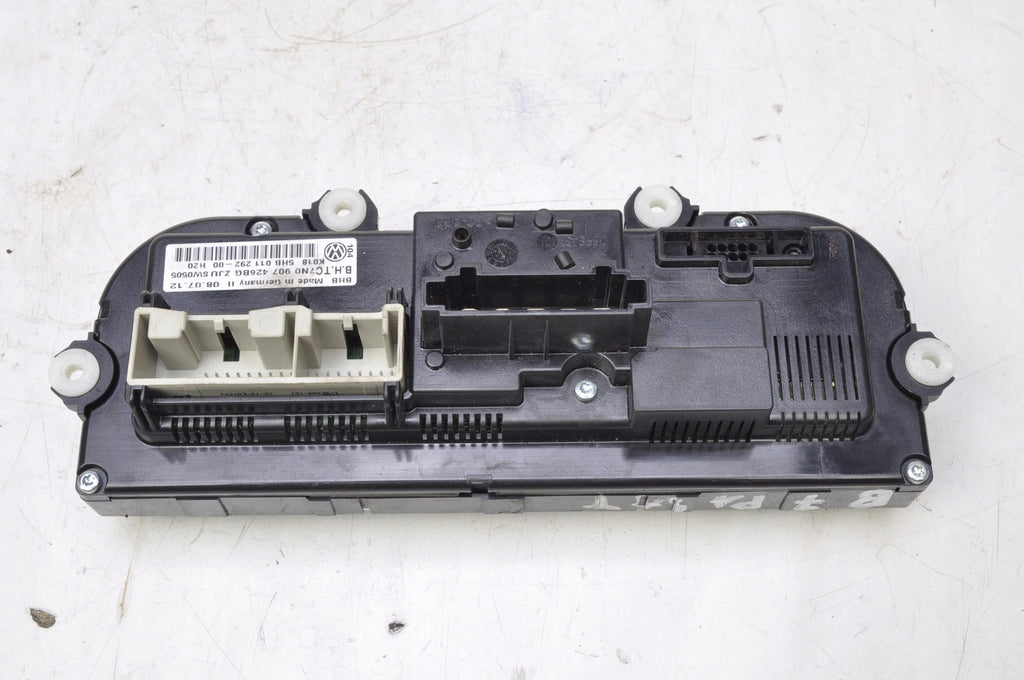 VOLKSWAGEN PASSAT B7 AIR SUPPLY PANEL 5HB011292