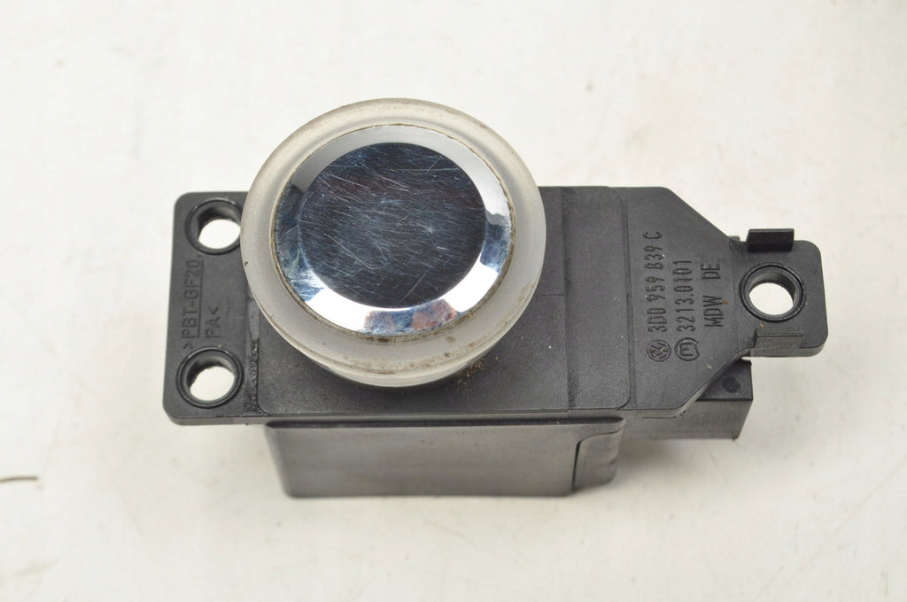 VOLKSWAGEN TOUAREG AND 7L PHAETON BUTTON START STOP 3D0959839C