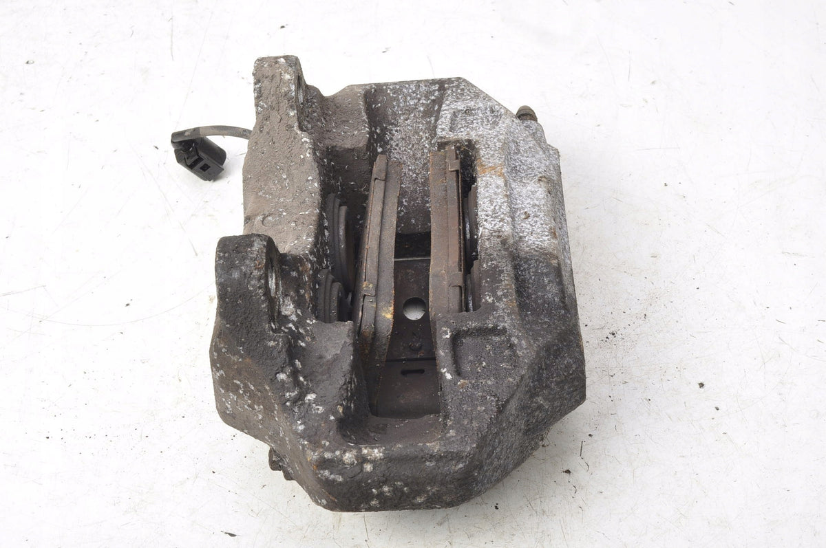 VOLKSWAGEN TOUAREG AND BRAKE CALIPER RIGHT FRONT