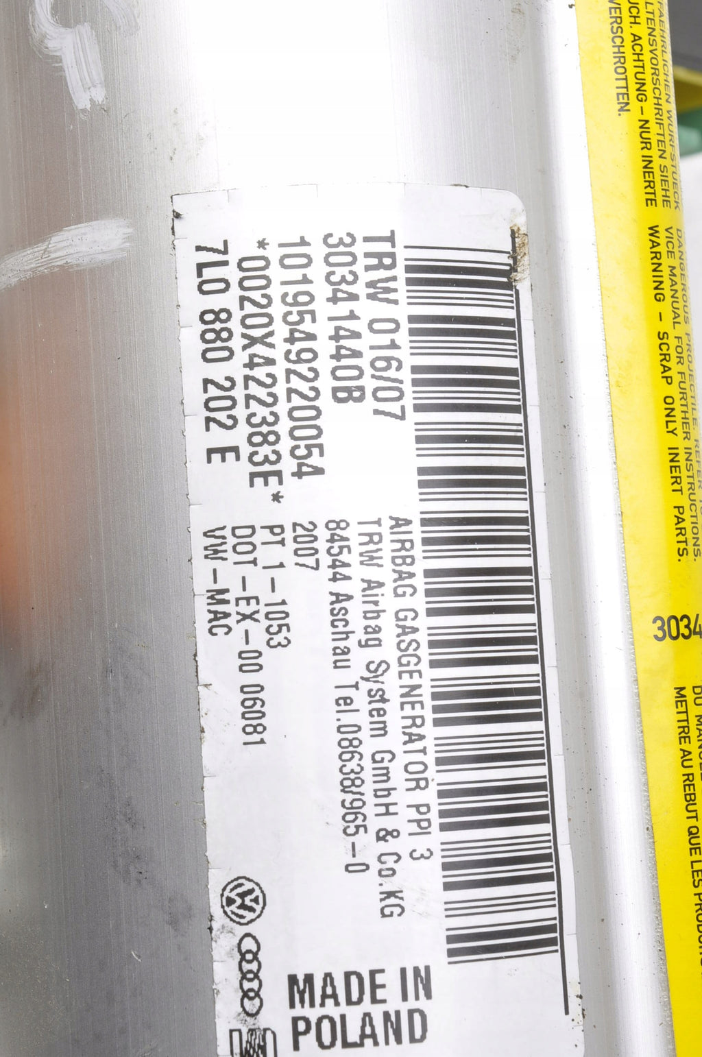VOLKSWAGEN TOUAREG AND PASSENGER AIRBAG 7L0880202E