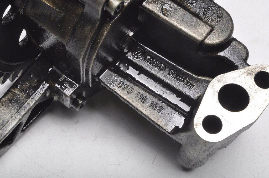 VOLKSWAGEN TOUAREG I 2.5 R5 TDI 174KM OIL PUMP 070115153