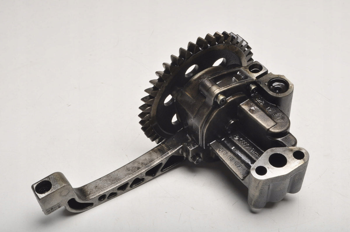 VOLKSWAGEN TOUAREG I 2.5 R5 TDI 174KM OIL PUMP 070115153