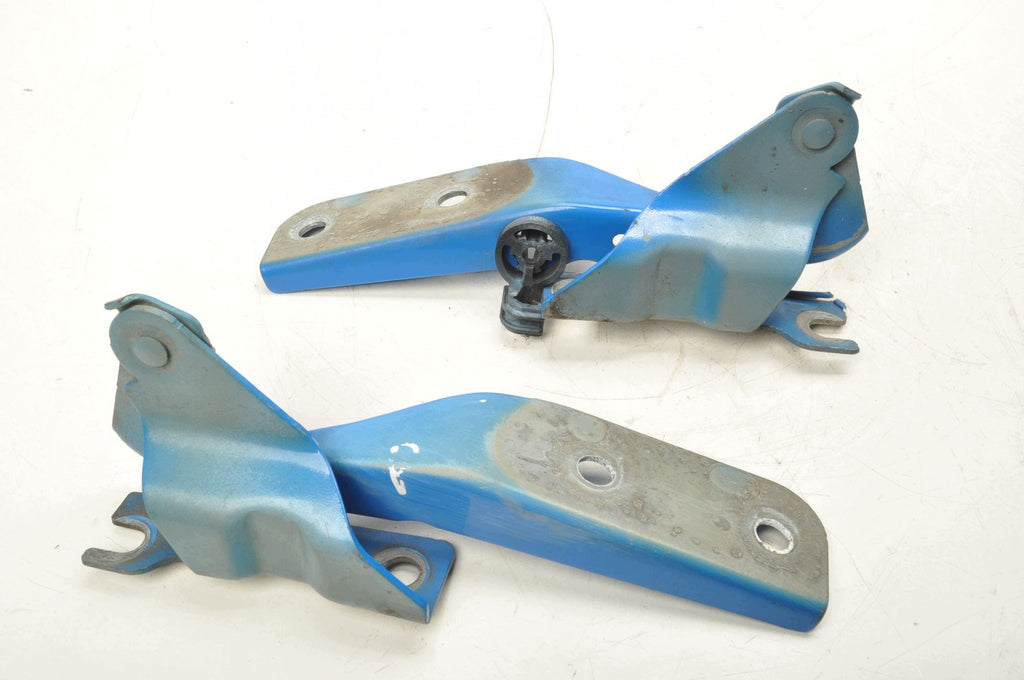 VOLKSWAGEN UP MASK HINGE LEFT RIGHT SET 1S0823301 1S0823302
