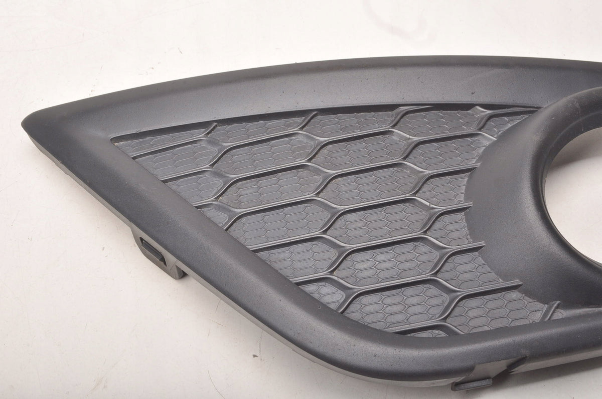 VOLVO C30 FRAME HALOGEN GRILLE BUMPER RIGHT 31323410