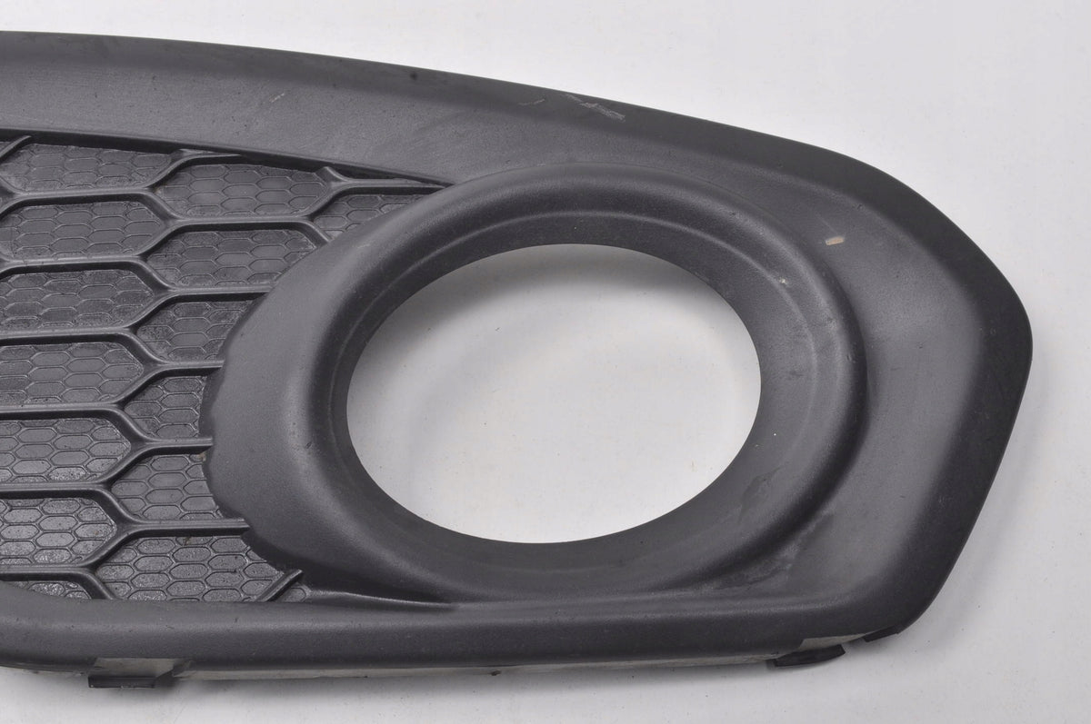 VOLVO C30 FRAME HALOGEN GRILLE RIGHT BUMPER LIFT 31323410