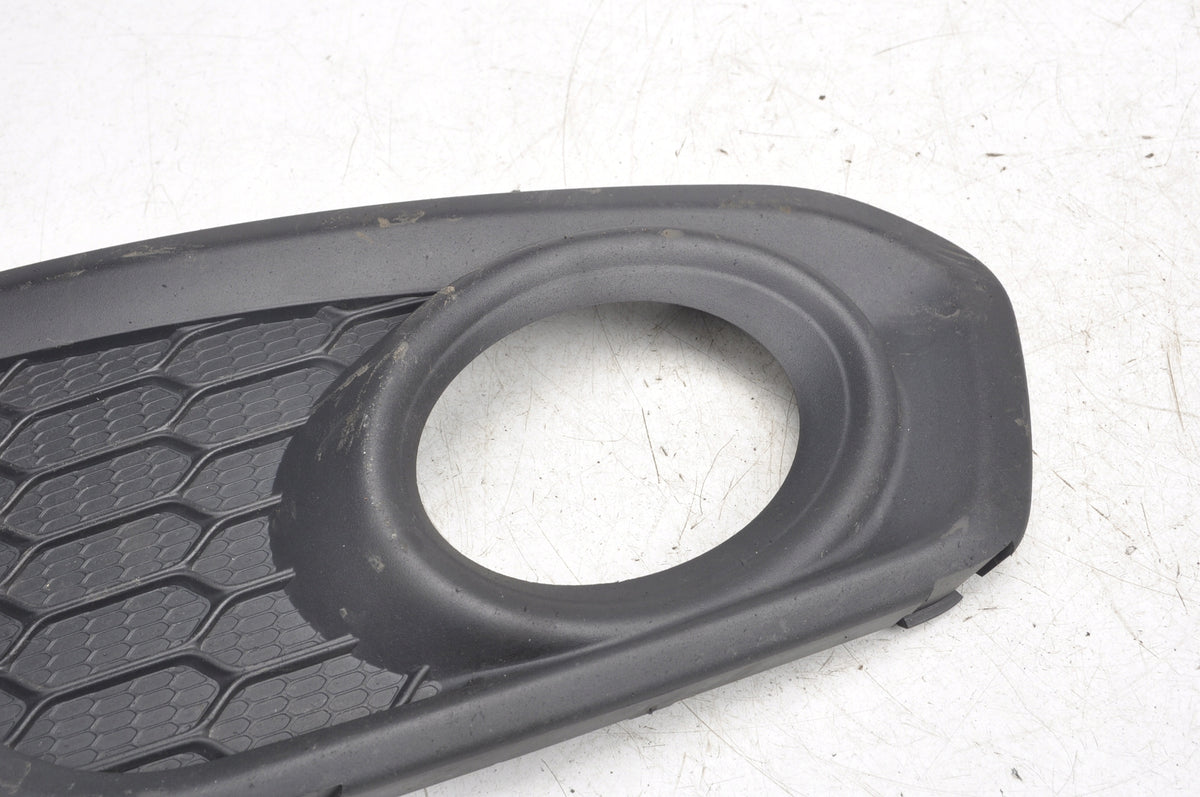 VOLVO C30 FRAME HALOGEN GRILLE RIGHT LIFT 31323410