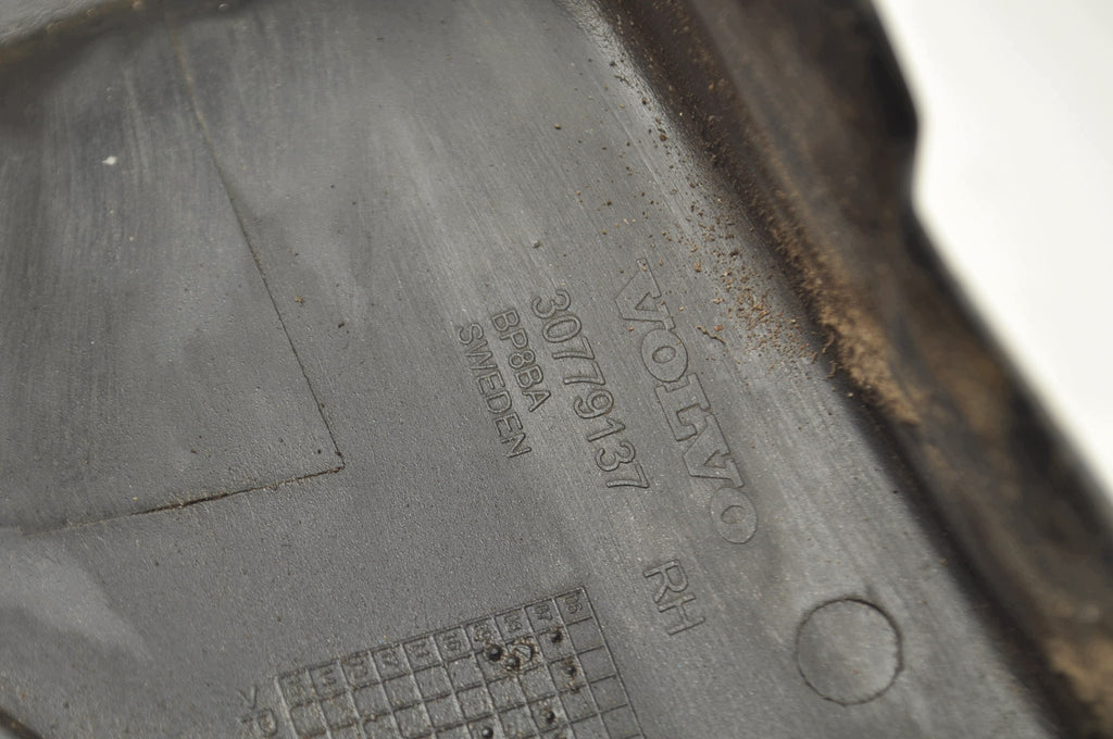 VOLVO C30 LIFT 30779137 452-46 THRESHOLD CAP