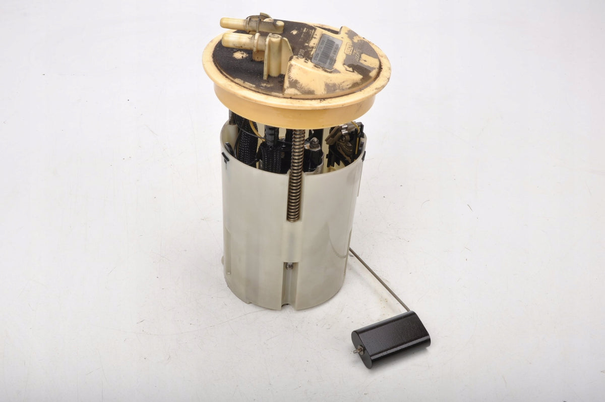 VOLVO C30 S40 C70 II 2.4 D5 FUEL PUMP 30792594