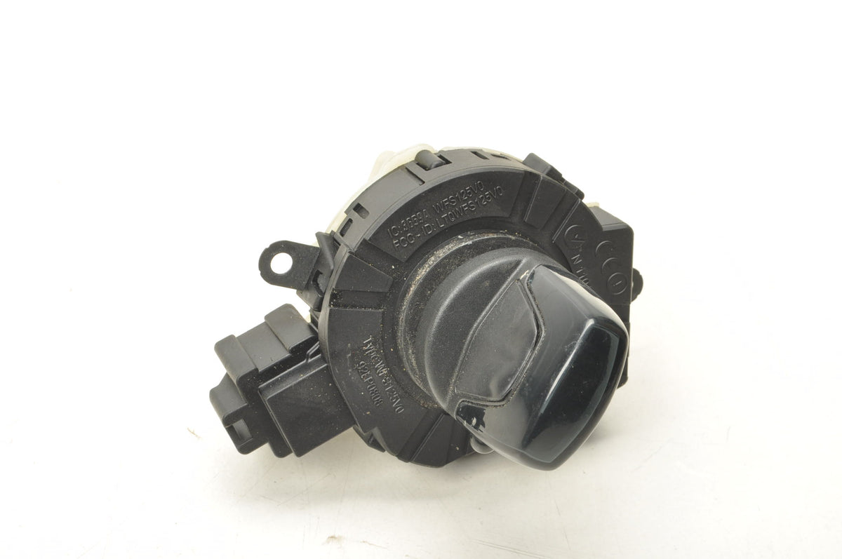 VOLVO C30 S40 C70 V50 LIFT IGNITION 31300586 31268615 KEY