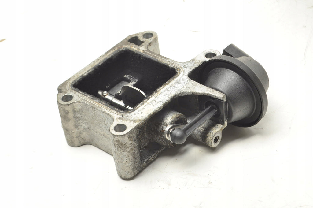 VOLVO C30 S40 C70 V50 V40 II 2.0 D3 VALVE EGR 50374501