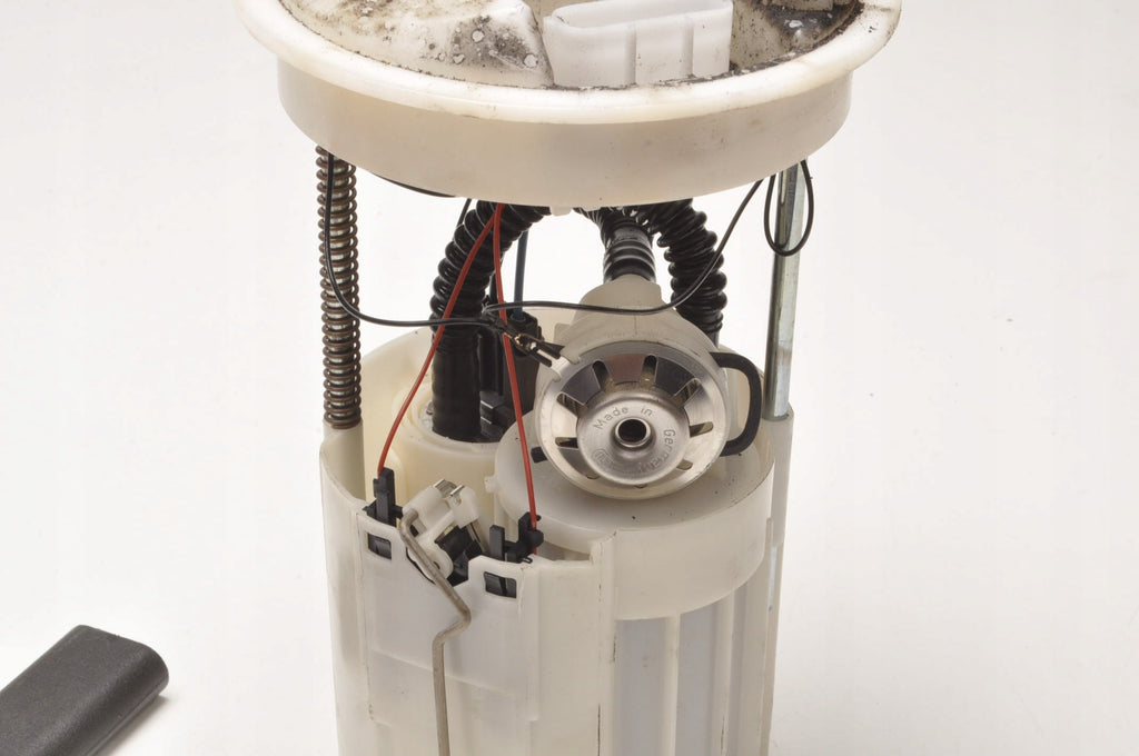 VOLVO C30 S40 II 2.4 B FUEL PUMP 3M51-9H307-CD