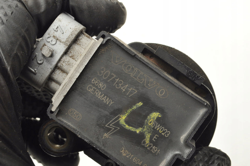 VOLVO C30 S40 II V50 C70 II 2.4 2.5 T5 IGNITION COIL 30713417