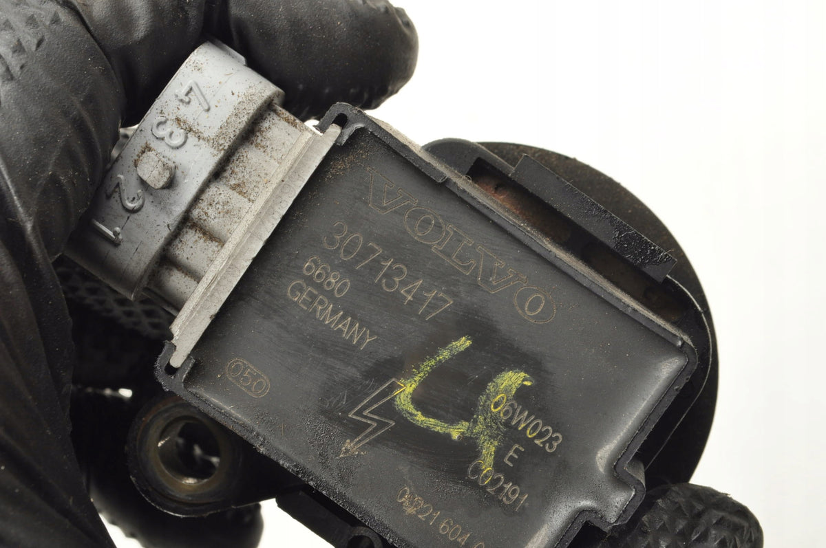 VOLVO C30 S40 II V50 C70 II 2.4 2.5 T5 IGNITION COIL 30713417