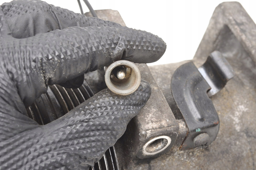 VOLVO C30 S40 II V50 C70 II 2.4 D5 180KM AIR CONDITIONING COMPRESSOR 30780330