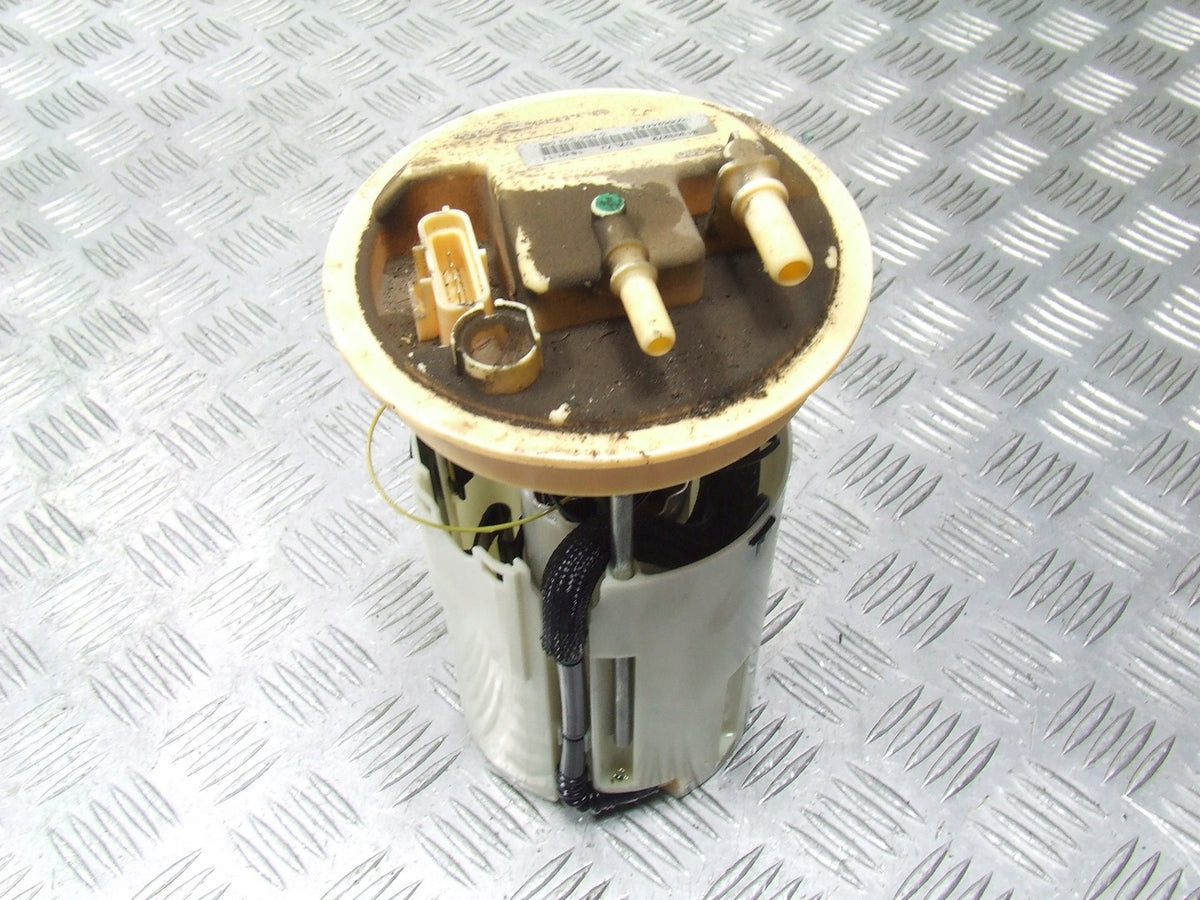 VOLVO C30 S40 V50 C70 D3 150KM FUEL PUMP 31303272