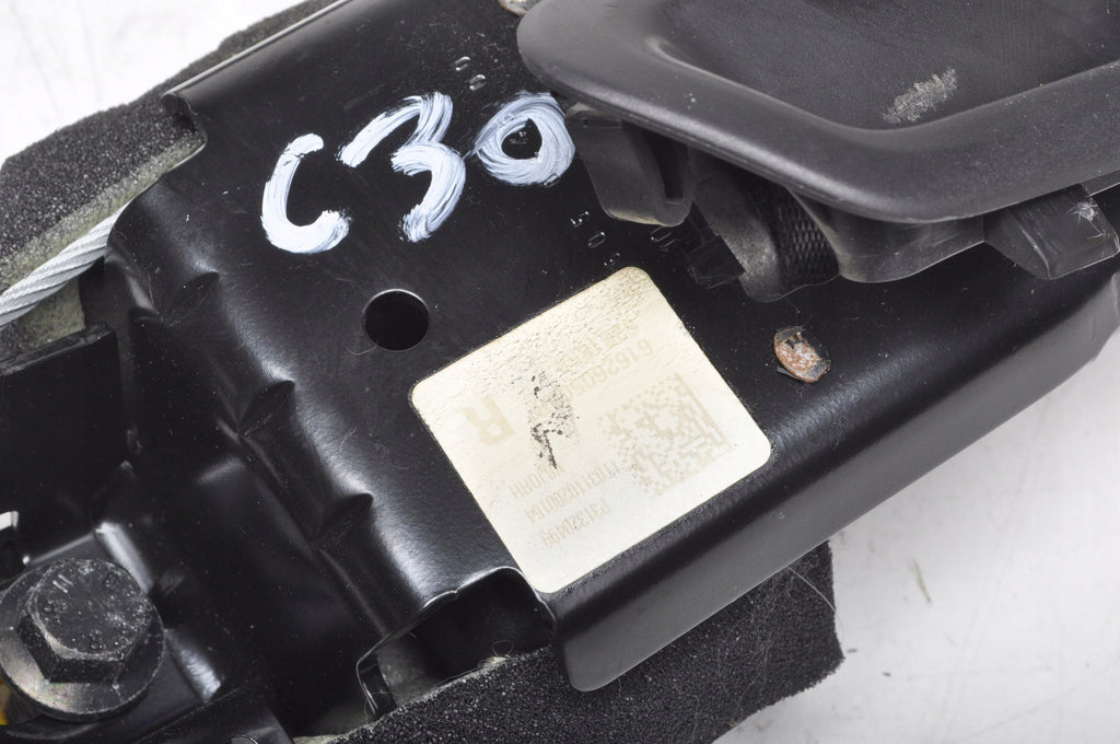 VOLVO C30 SEAT BELT RIGHT FRONT 31320499