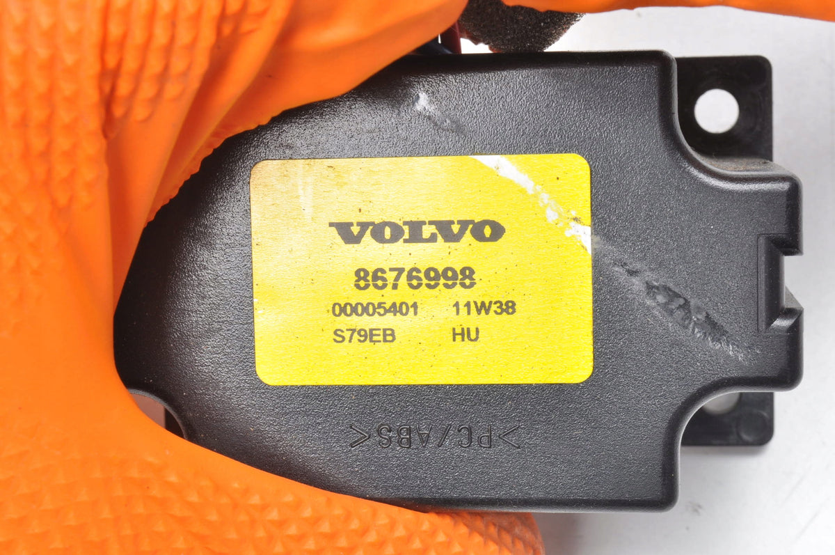 VOLVO C70 II CONTROLLER RELAY MODULE 8676998