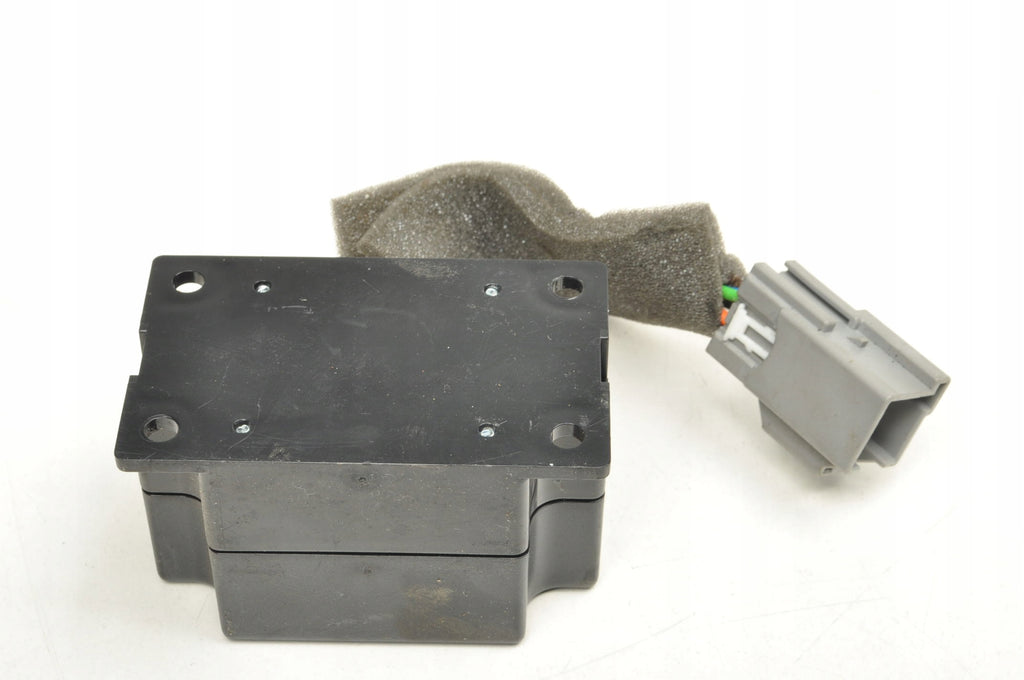VOLVO C70 II RELAY MODULE 8676998