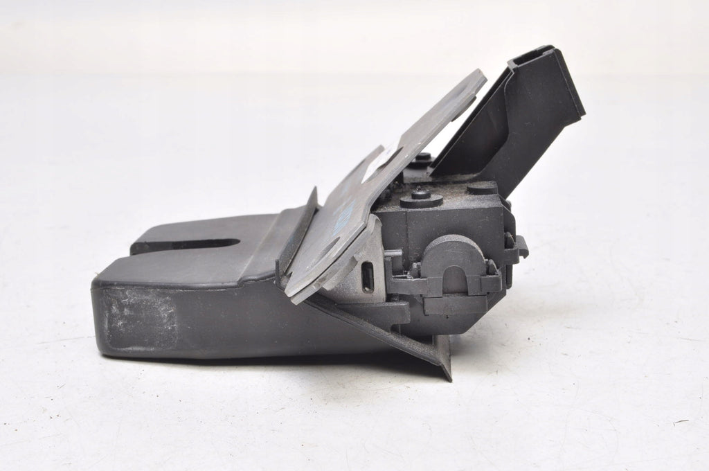 VOLVO S40 II V50 STATION WAGON TAILGATE LOCK LIFT 31335047 4 PINS