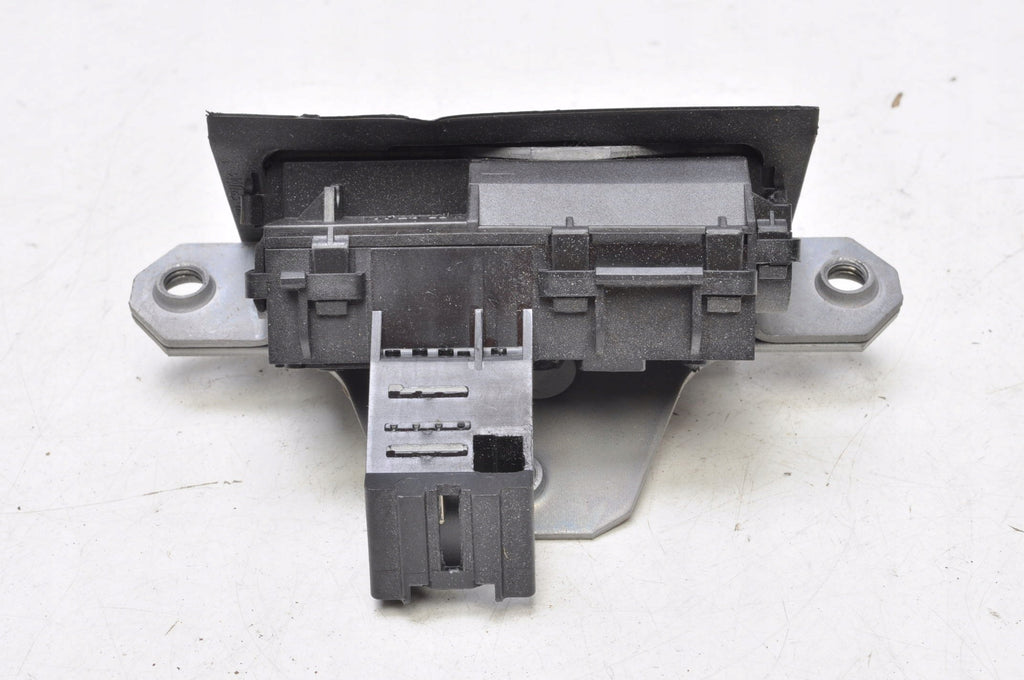 VOLVO S40 II V50 STATION WAGON TAILGATE LOCK LIFT 31335047 4 PINS