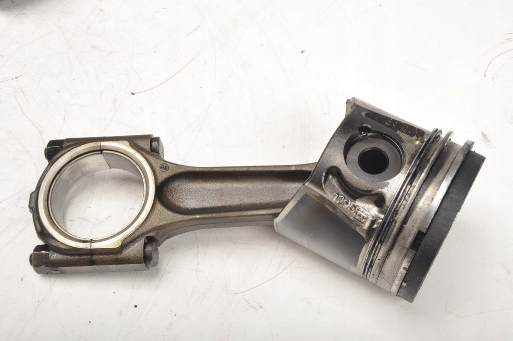 VOLVO S40 V50 2.0 D 136KM PISTON WITH CONNECTING ROD 085190