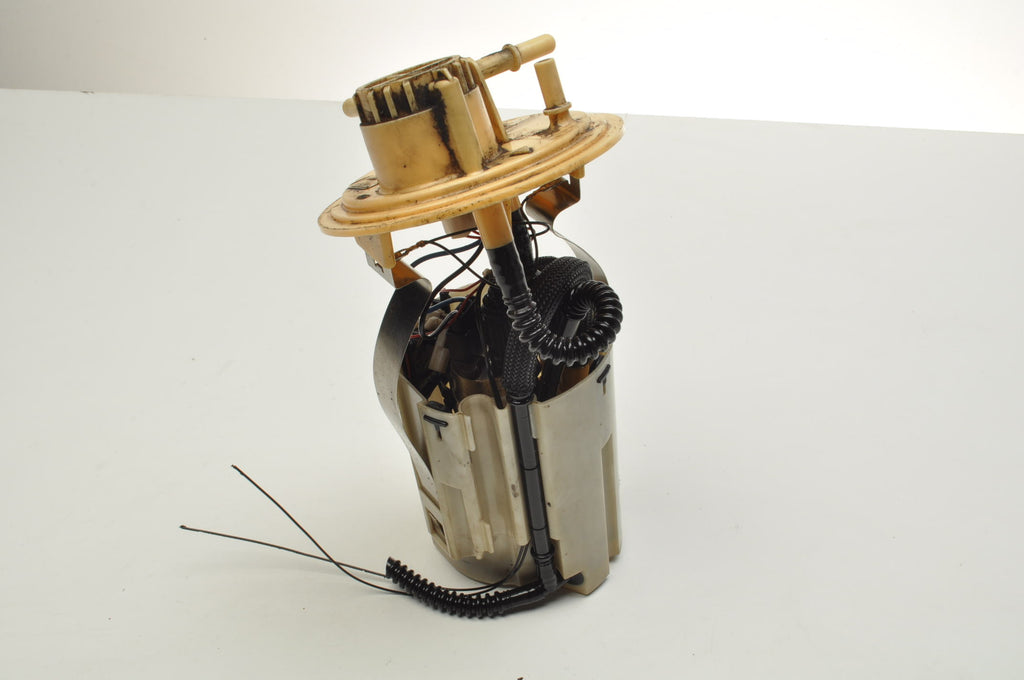 VOLVO S60 AND V70 II S80 XC90 XC70 2.4 D5 163KM FUEL PUMP 8621027