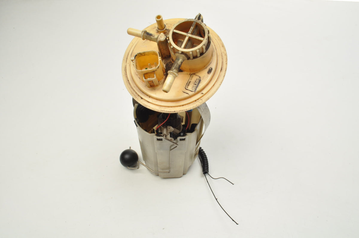 VOLVO S60 AND V70 II S80 XC90 XC70 2.4 D5 163KM FUEL PUMP 8621027
