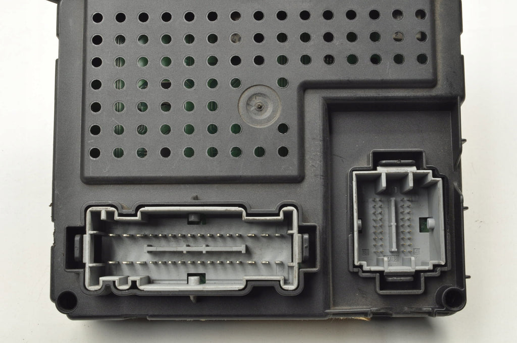 VOLVO S60 AND V70 XC70 MODULE CEM 30728542