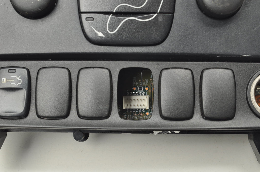 VOLVO S60 AND V70 XC70 PANEL AIR CONDITIONING SWITCH 30746023